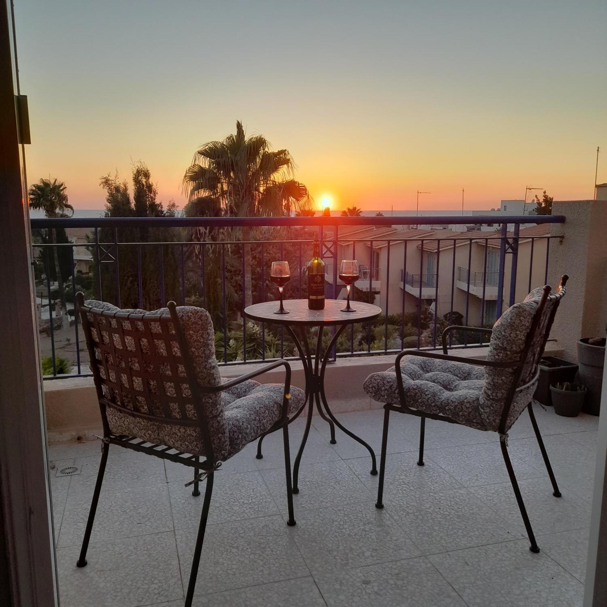 Modern Sea View Apartment Regina Gardens Paphos Exterior foto